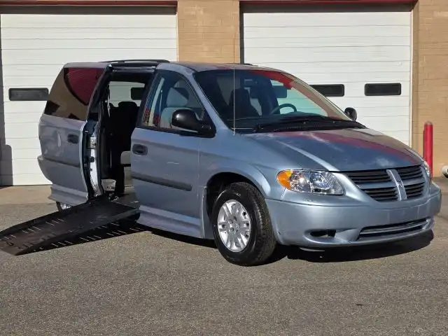 2006 Dodge Grand Caravan SE's photo