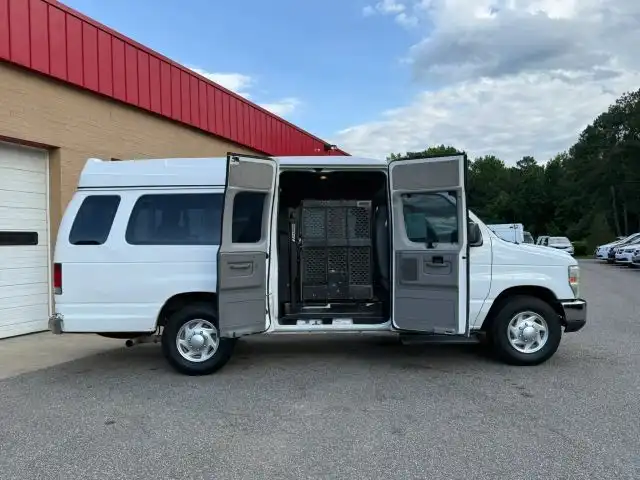 2011 Ford E-Series E-350 XL Super Duty Extended's photo