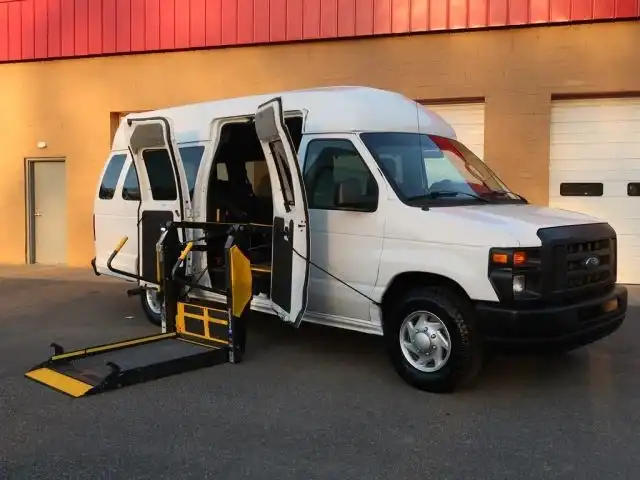 2010 Ford E-Series E-350 XL Super Duty Extended's photo