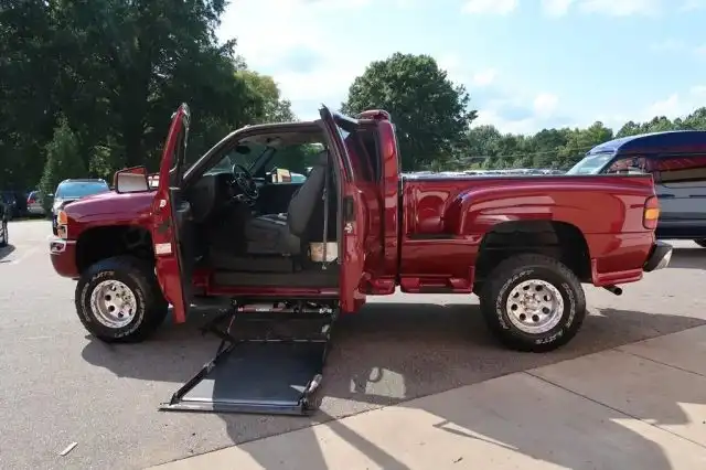 2004 GMC Sierra's photo