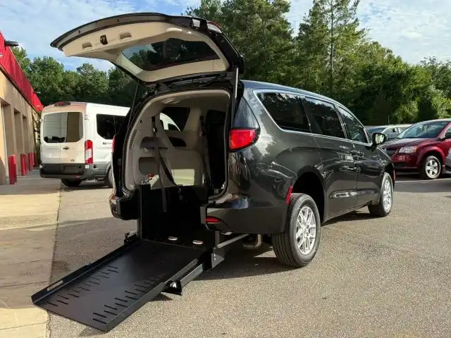 2023 Chrysler Voyager LX's photo