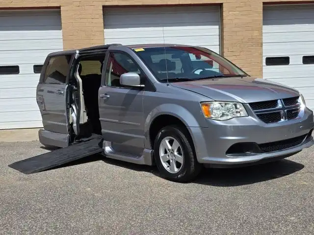 2013 Dodge Grand Caravan SXT's photo