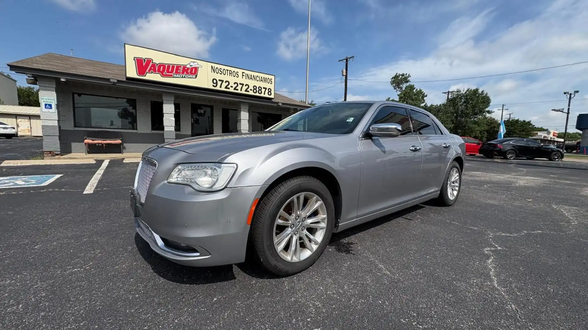2017 Chrysler 300 Limited's photo