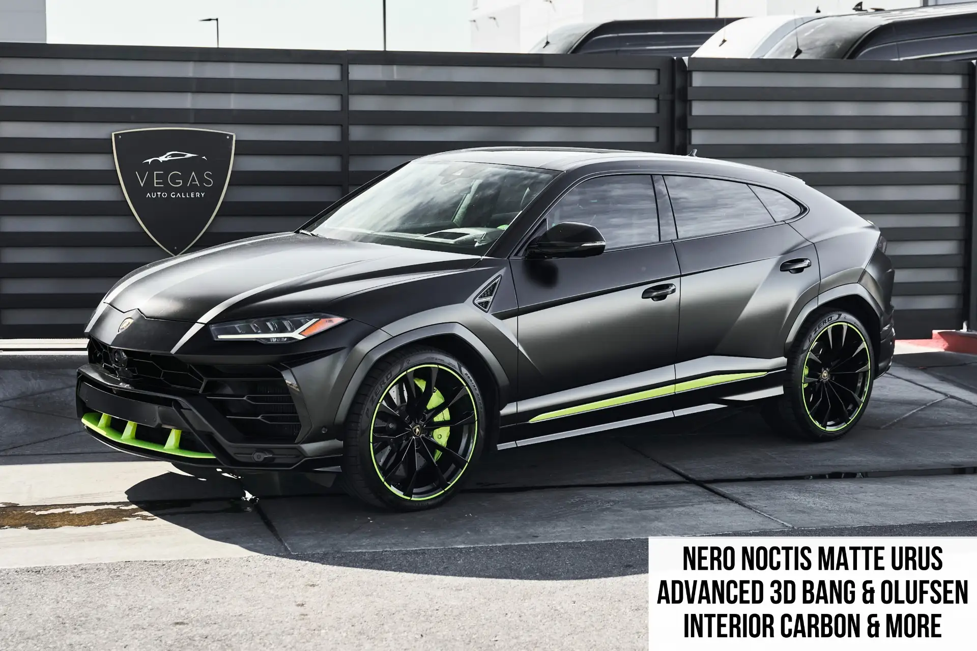 2022 Lamborghini Urus 4.0 V8 Graphite Capsule photo 1