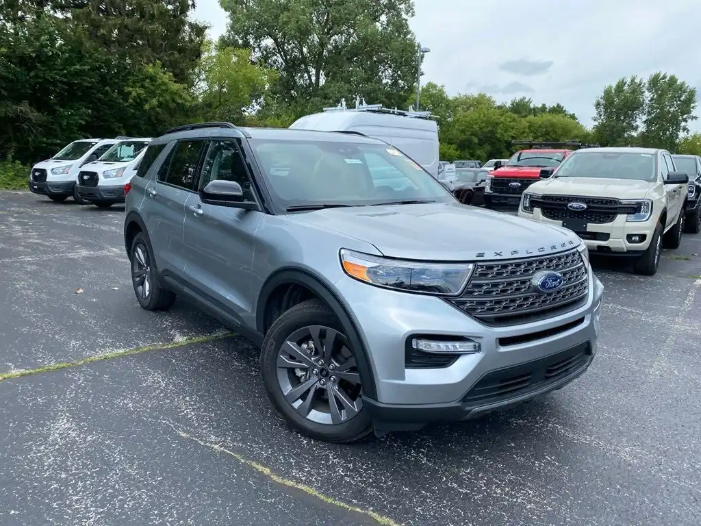 2024 Ford Explorer XLT 4WD's photo