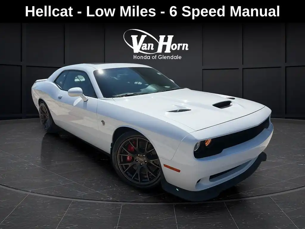 2016 Dodge Challenger SRT Hellcat's photo