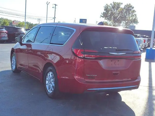 2025 Chrysler Pacifica Select photo 3