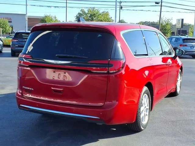 2025 Chrysler Pacifica Select photo 4