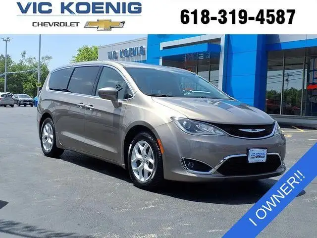 2018 Chrysler Pacifica Touring Plus photo 1