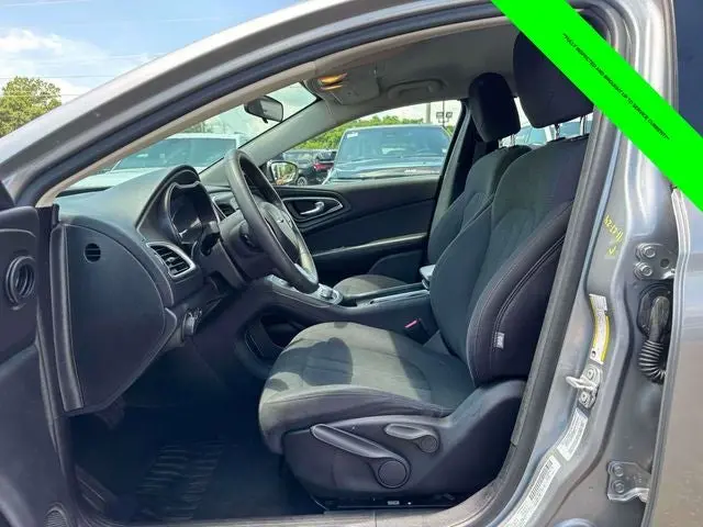 2016 Chrysler 200 LX photo 3
