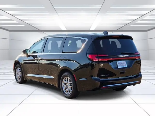 2025 Chrysler Pacifica Select photo 3