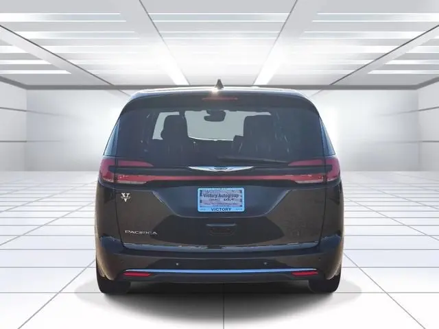 2025 Chrysler Pacifica Select photo 4