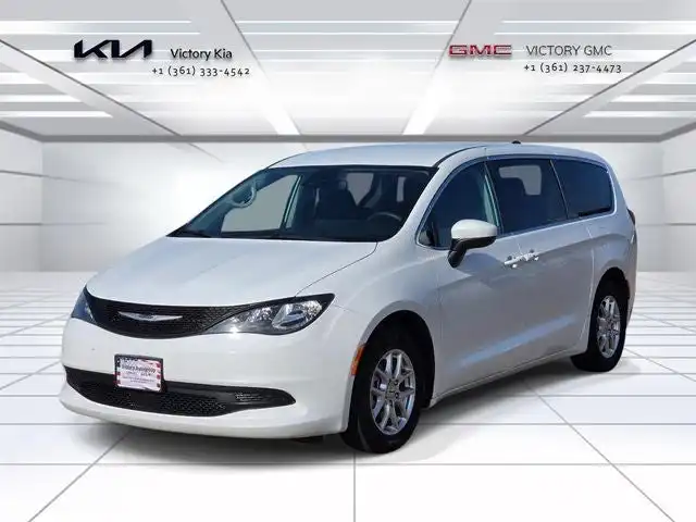 2023 Chrysler Voyager LX's photo