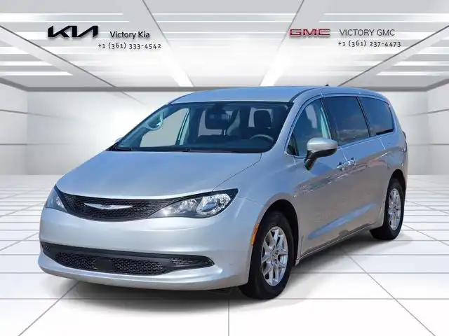 2022 Chrysler Voyager LX's photo