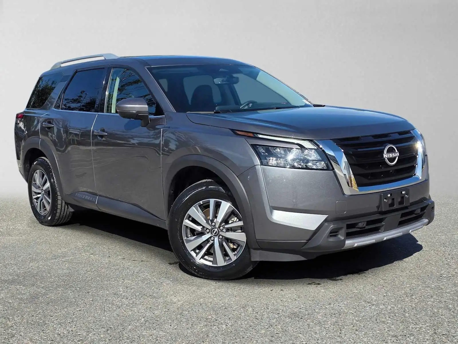 2025 Nissan Pathfinder SL 4WD's photo