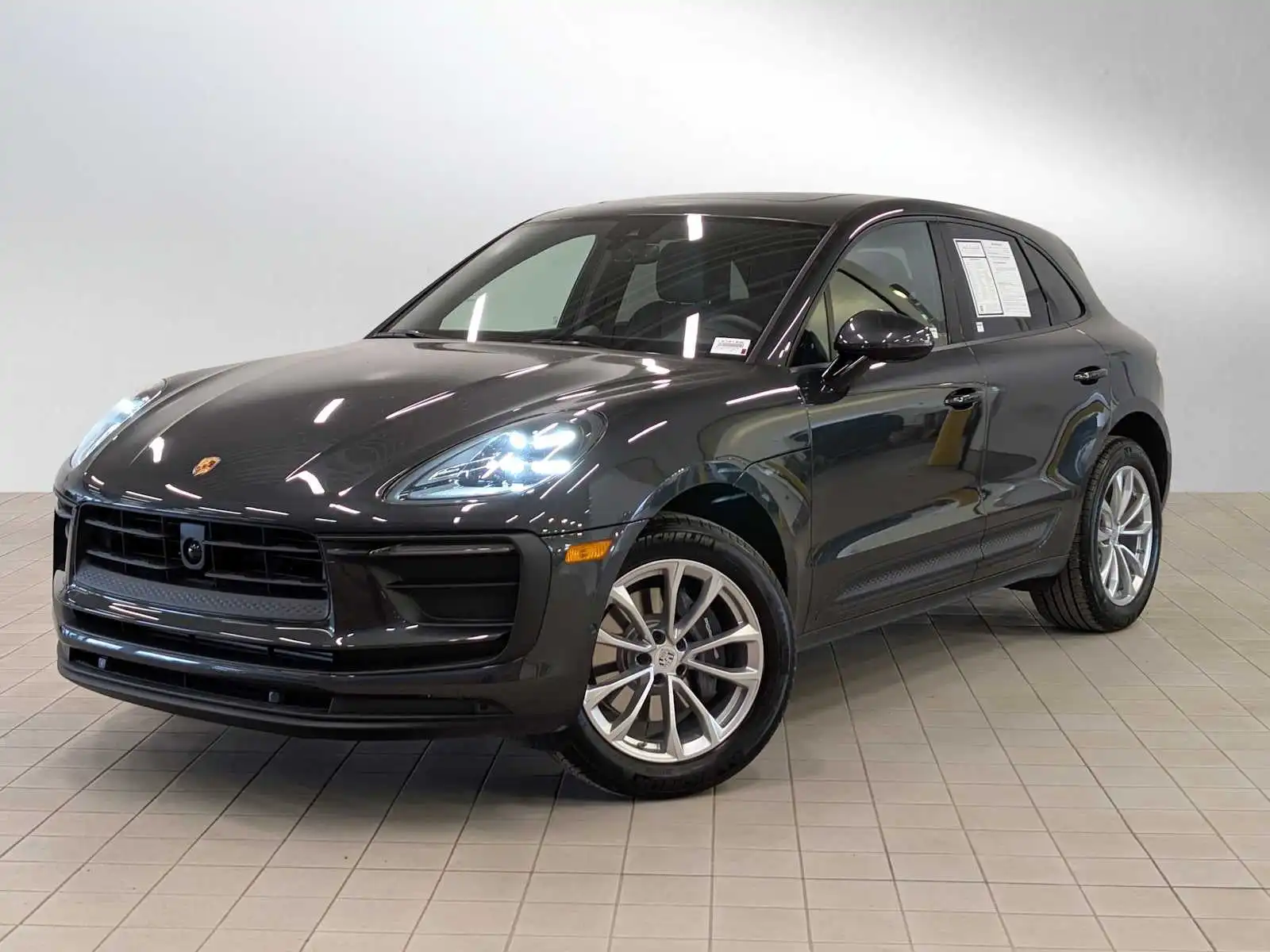 2024 Porsche Macan Base's photo