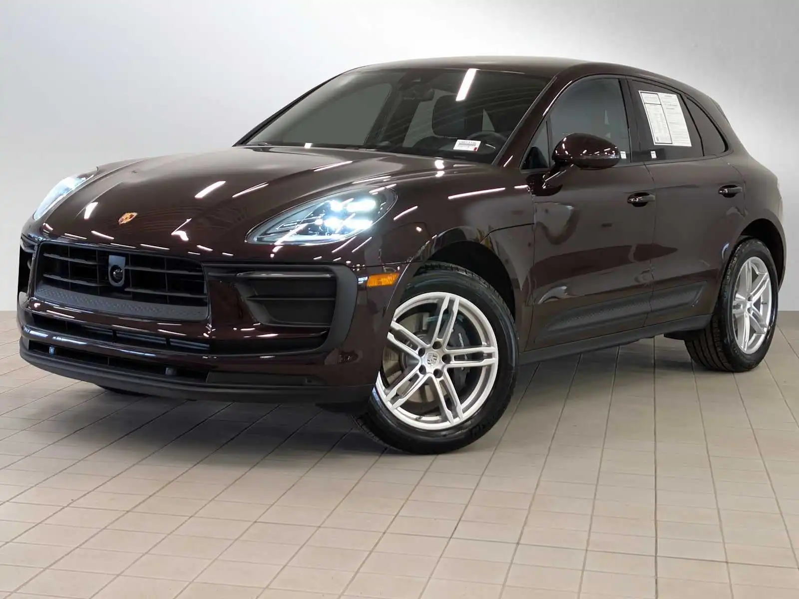 2025 Porsche Macan Base's photo