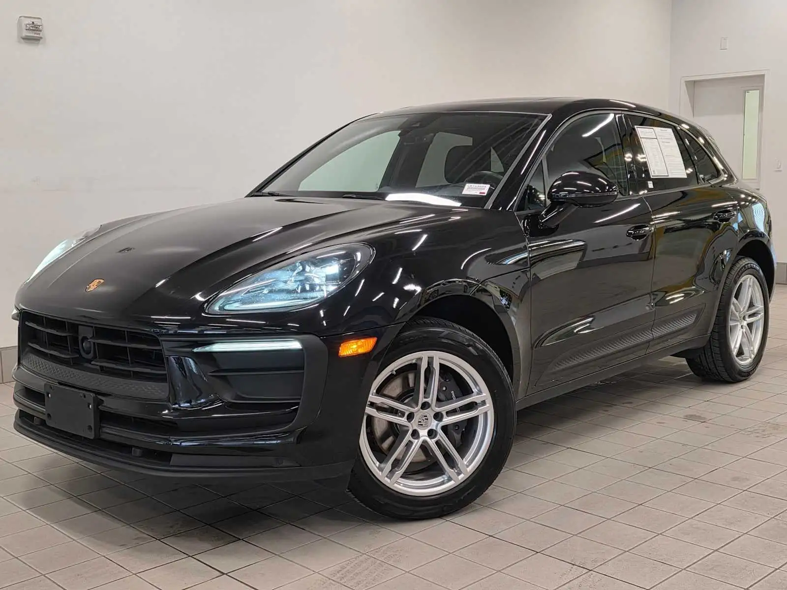2024 Porsche Macan Base's photo