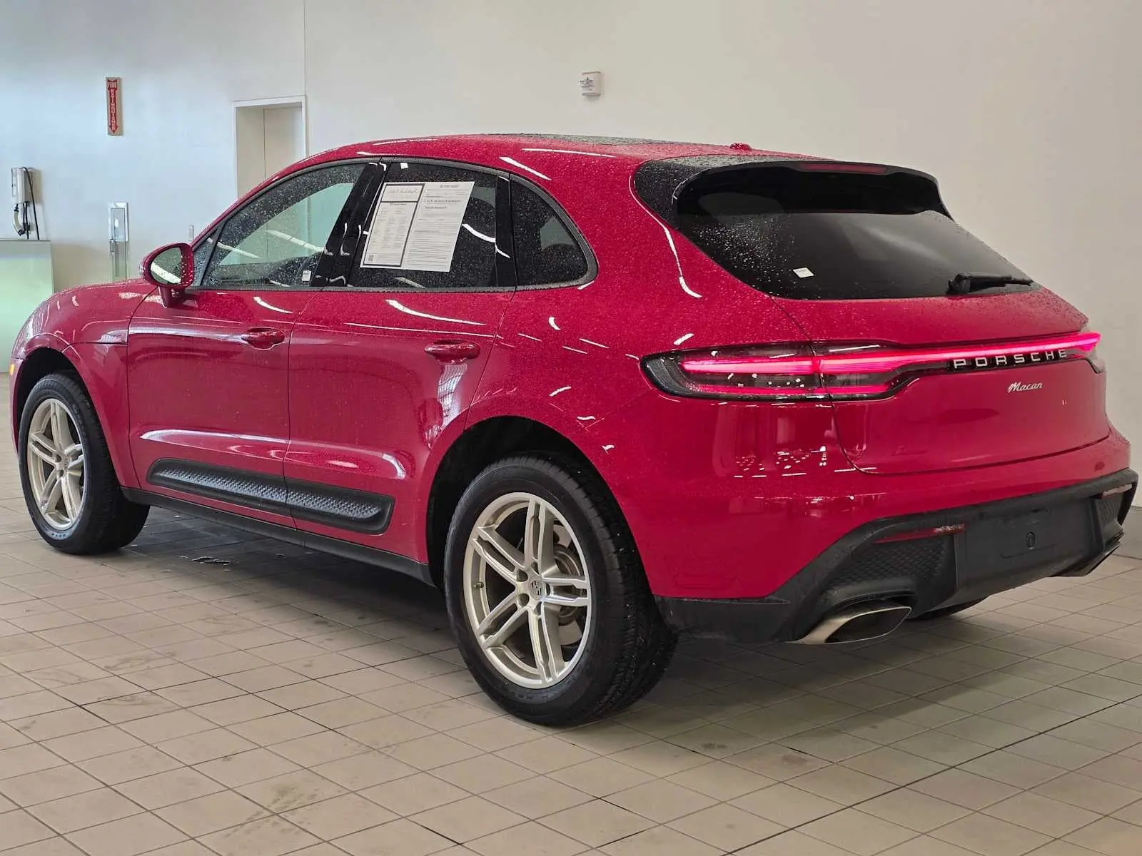 2025 Porsche Macan Base photo 3