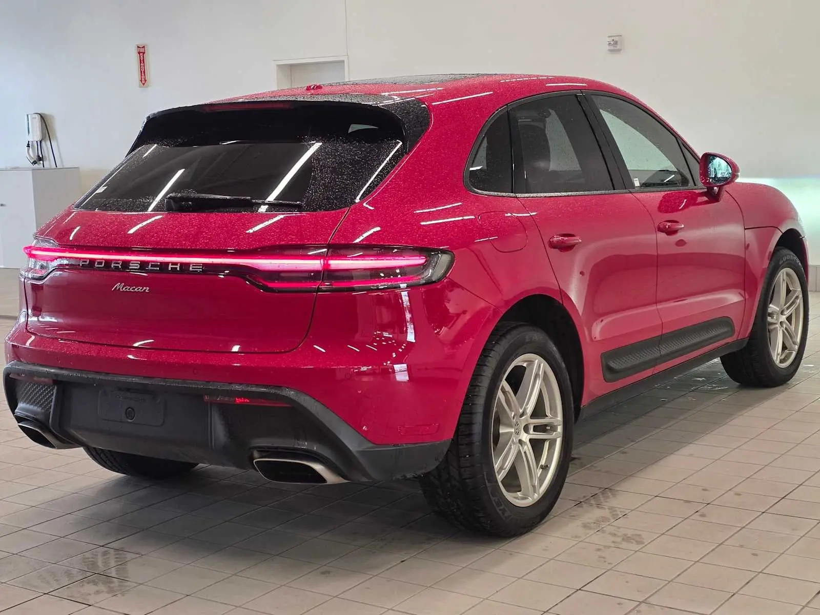 2025 Porsche Macan Base photo 5