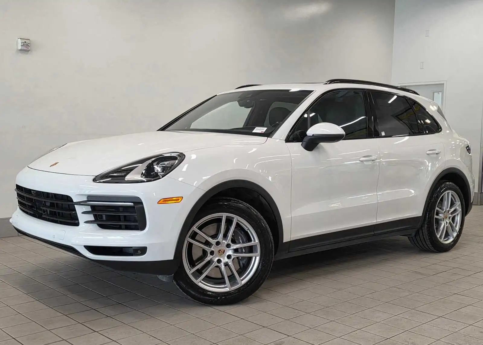 2023 Porsche Cayenne Platinum Edition's photo