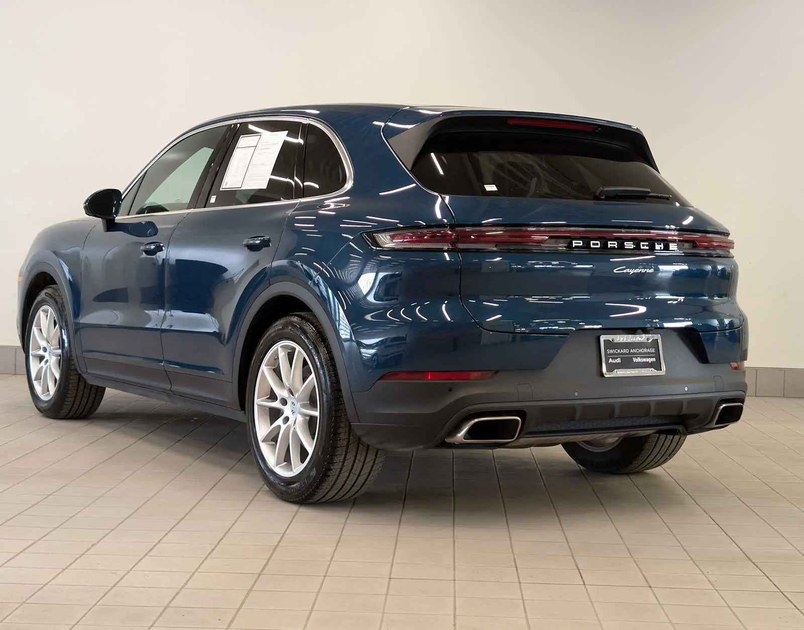 2025 Porsche Cayenne Base photo 3