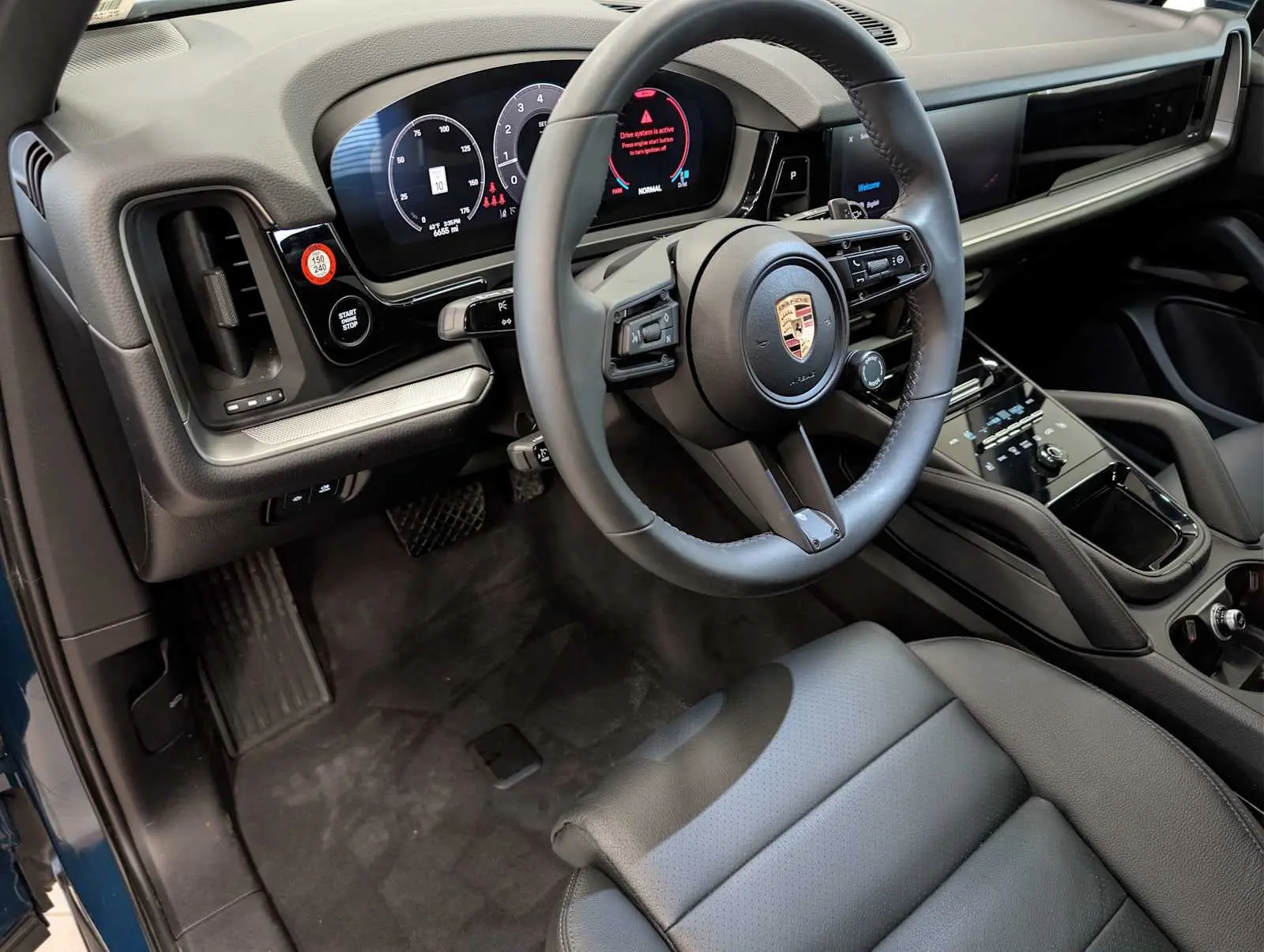 2025 Porsche Cayenne Base photo 4