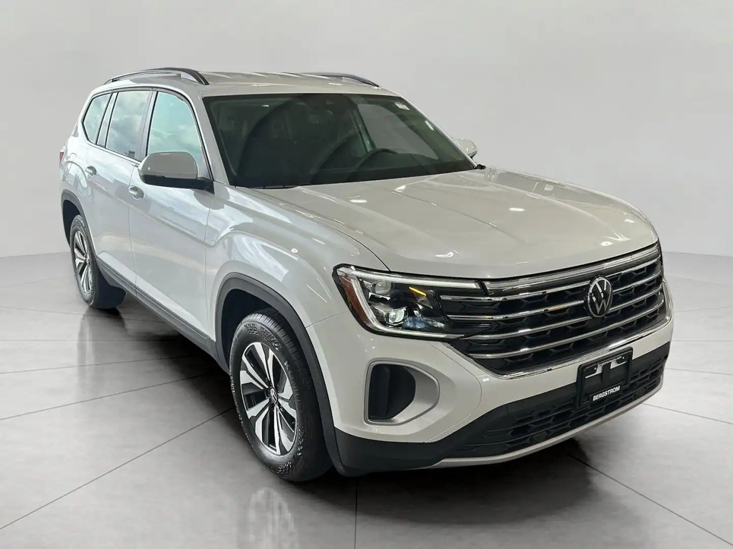 2026 Volkswagen Atlas 2.0T SE 4MOTION's photo