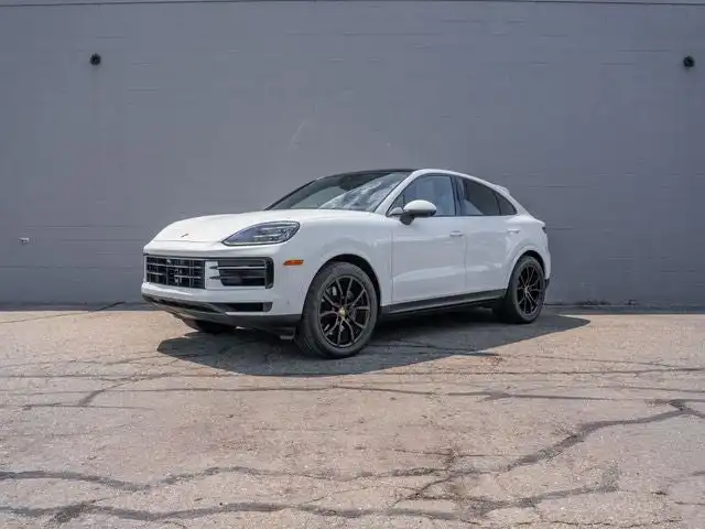 2025 Porsche Cayenne Base's photo