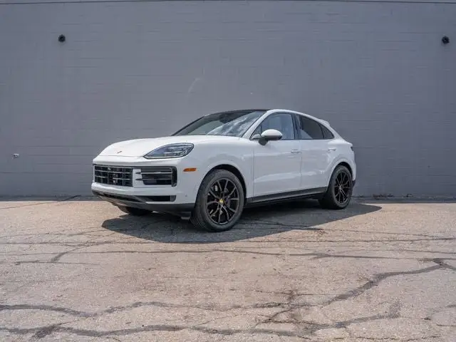 2025 Porsche Cayenne Base photo 1