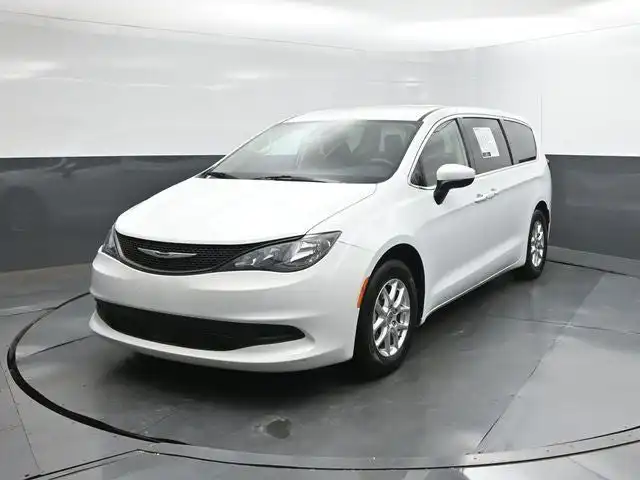 2023 Chrysler Voyager LX's photo