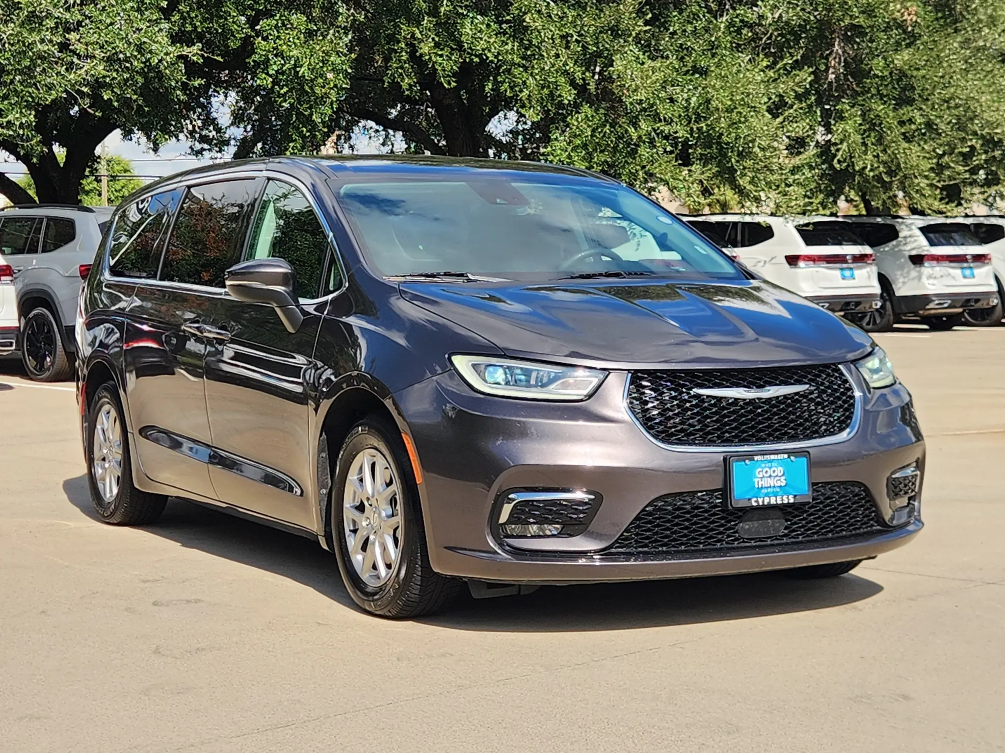 2023 Chrysler Pacifica Touring L photo 3