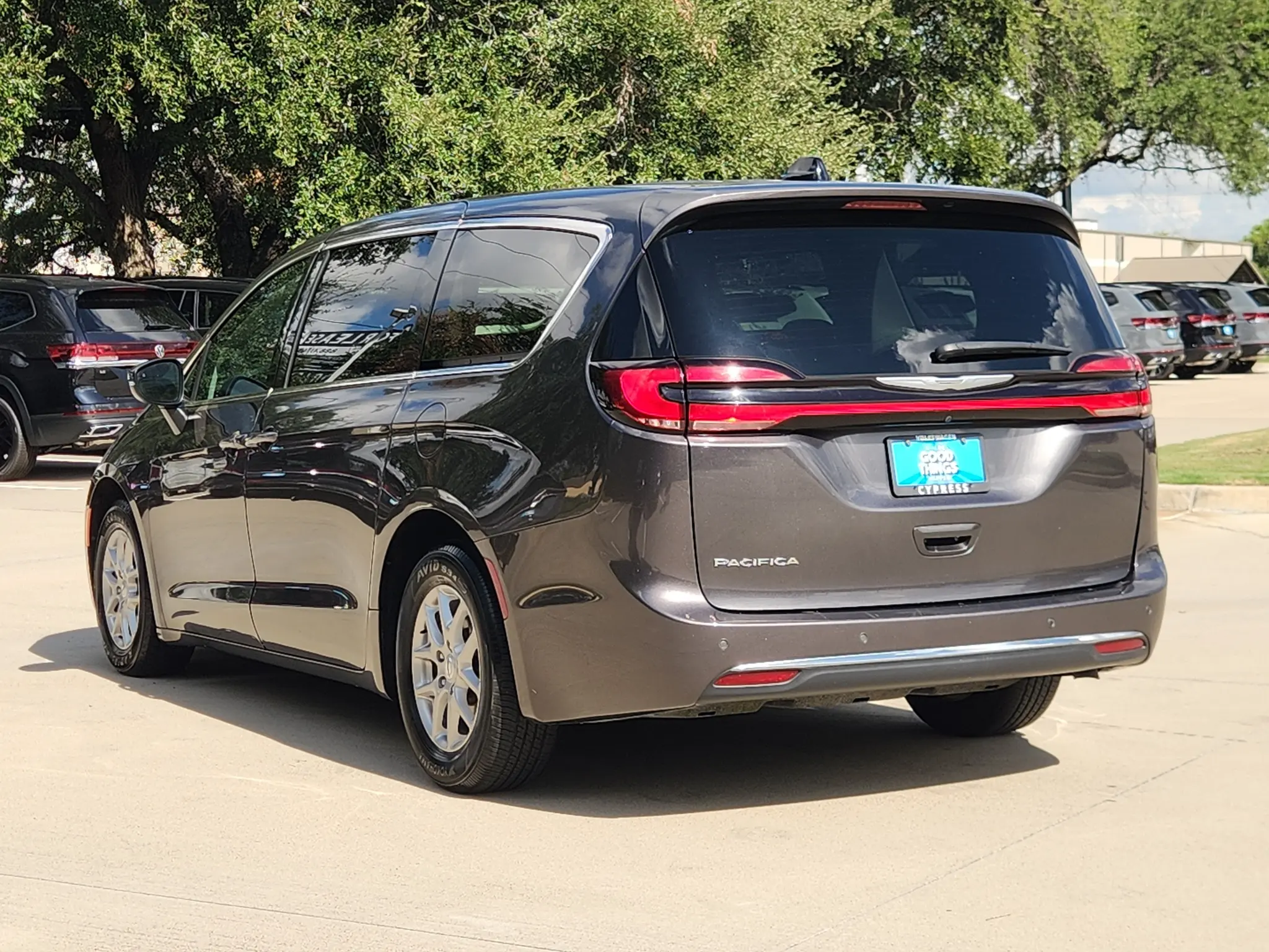 2023 Chrysler Pacifica Touring L photo 5