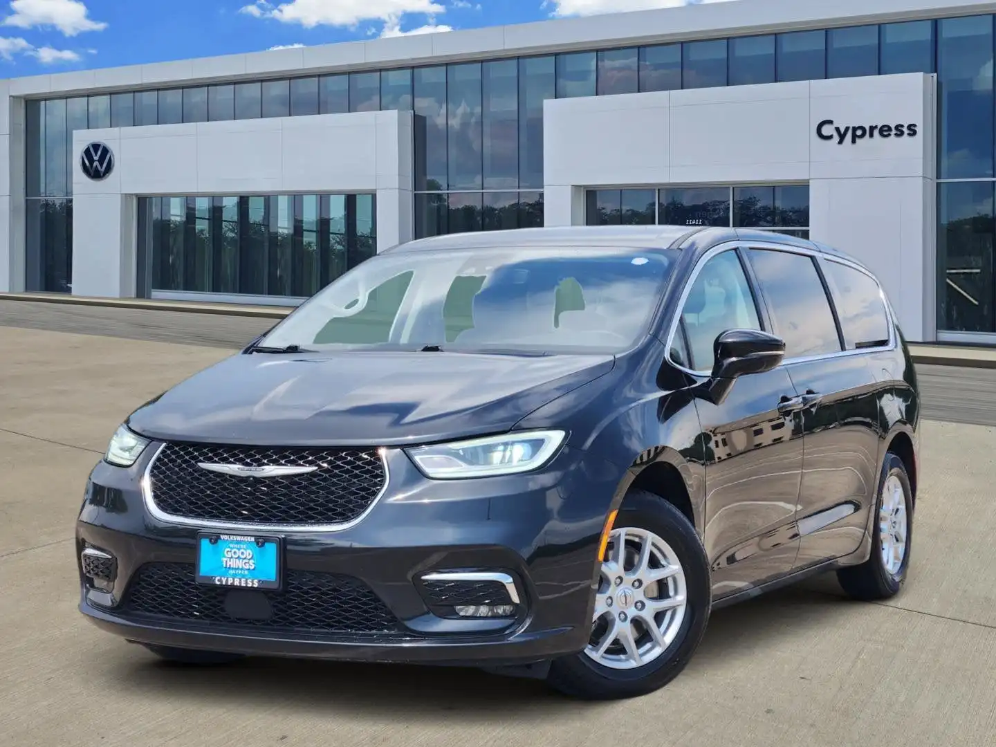 2024 Chrysler Pacifica Touring L's photo