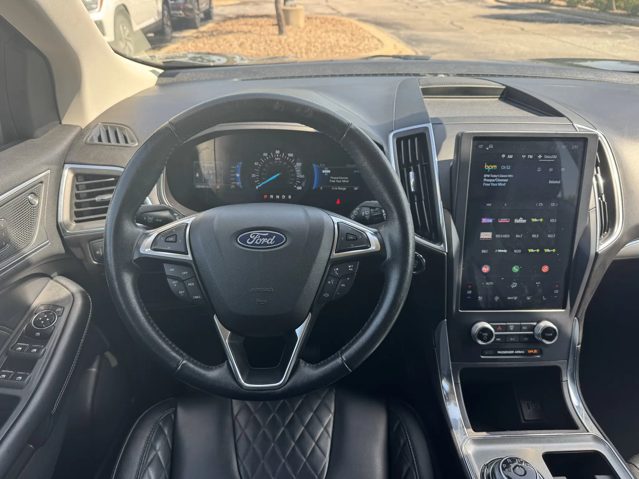 2023 Ford Edge Titanium AWD photo 4
