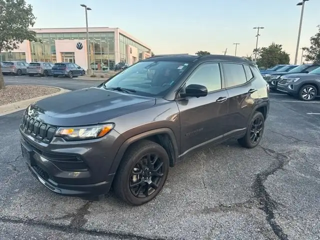 2022 Jeep Compass Altitude 4WD photo 1