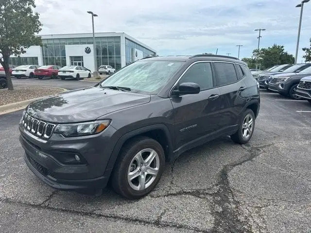 2024 Jeep Compass Latitude 4X4 photo 1