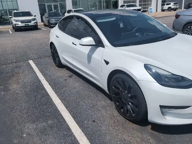 2023 Tesla Model 3 Performance photo 4