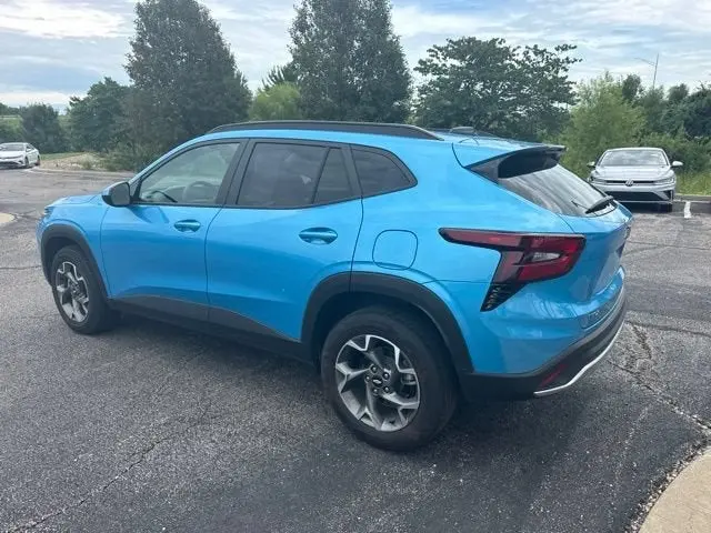 2025 Chevrolet Trax LT photo 4
