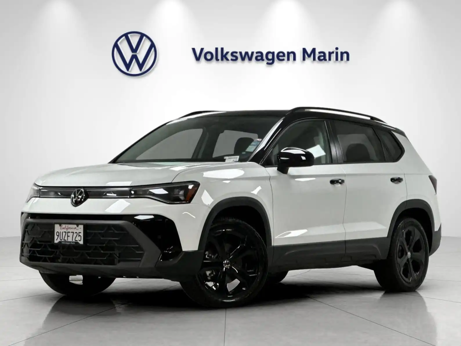 2025 Volkswagen Taos 1.5T SE Black 4Motion's photo