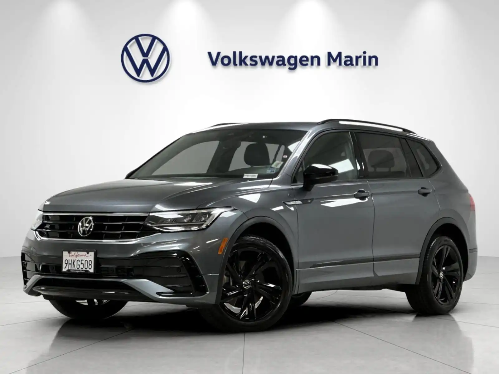 2023 Volkswagen Tiguan 2.0T SE R-Line Black's photo