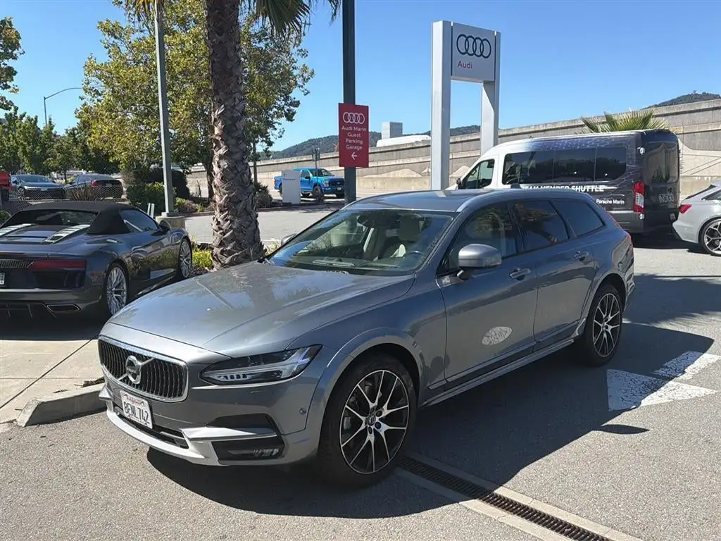 2018 Volvo V90 Cross Country's photo