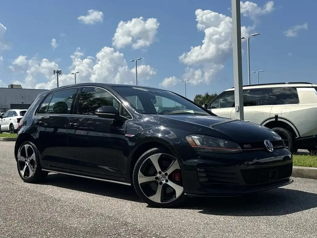 2016 Volkswagen Golf GTI 2.0T SE with Performance Package 4-Door DSG PZEV's photo