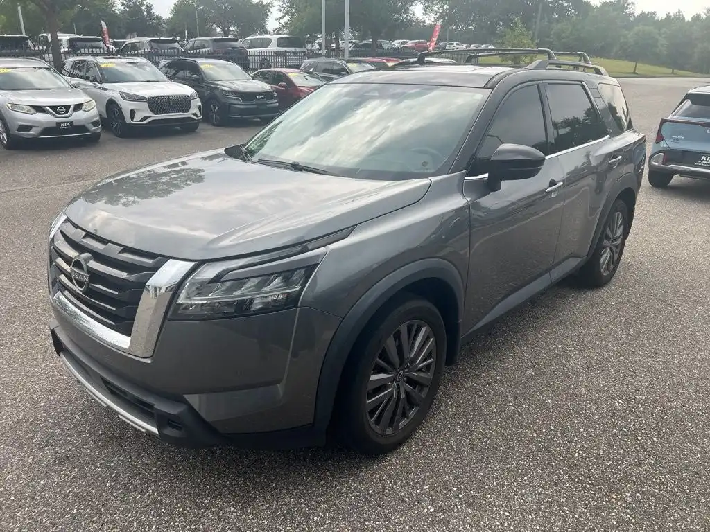 2023 Nissan Pathfinder SL 4WD's photo