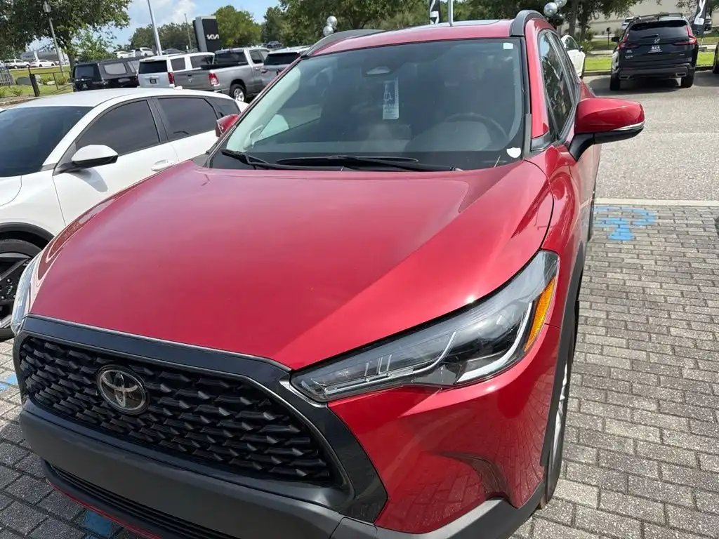 2024 Toyota Corolla Cross LE FWD's photo