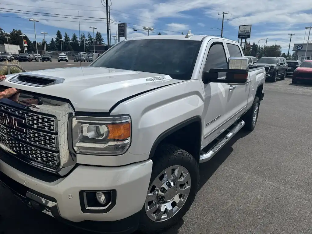 2019 GMC Sierra Denali 4WD Crew Cab Standard Box's photo