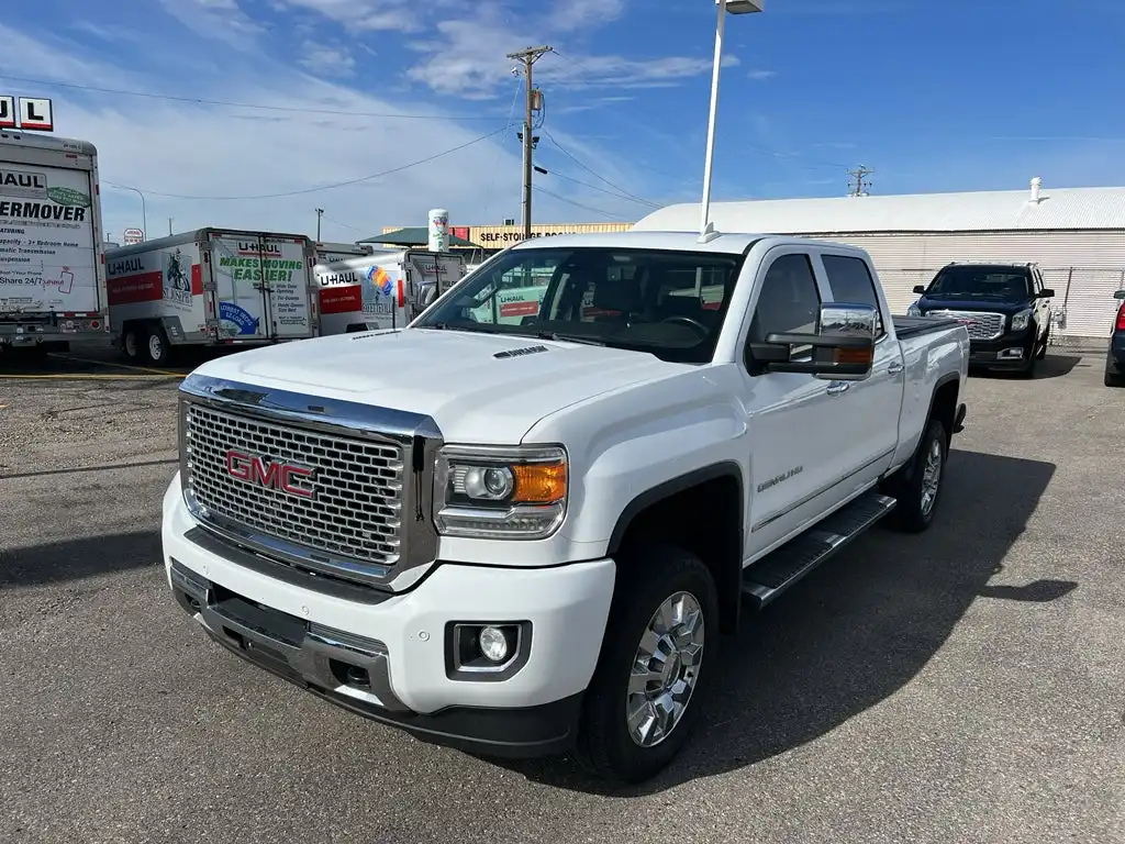 2016 GMC Sierra Denali 4WD Crew Cab Standard Box's photo