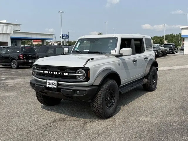 2026 Ford Bronco Outer Banks 4x4 photo 5