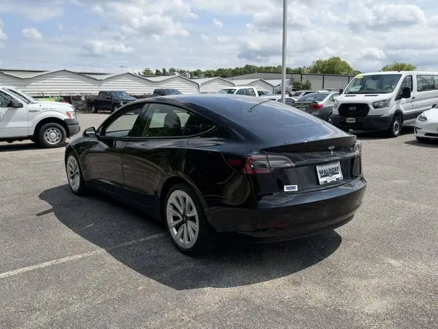 2021 Tesla Model 3 Standard Range Plus photo 4
