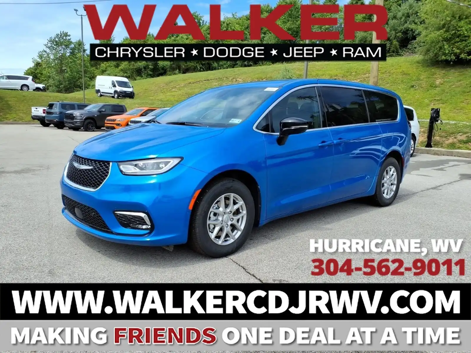 2026 Chrysler Pacifica Select's photo